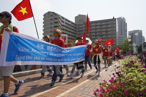 OVs march in Japan to call for China’s respect of international law - ảnh 1